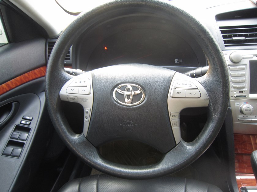 Toyota Camry 2.0E 2011 - Cần bán Toyota Camry 2.0E đời 2011, màu trắng, 795 triệu