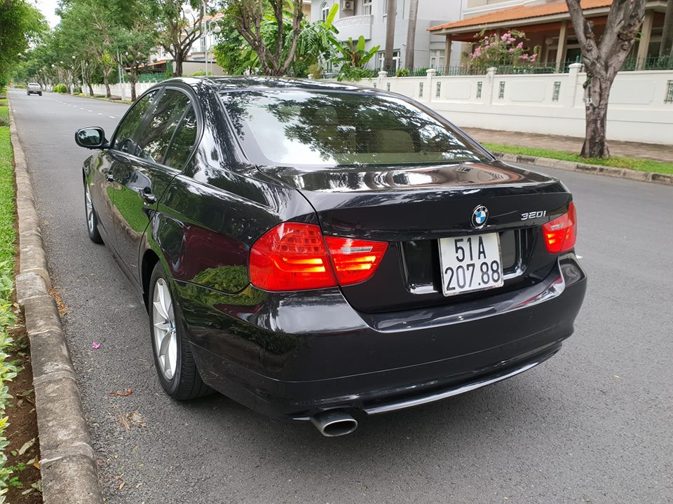 BMW 3 Series 320i 2010 - Xe BMW 3 Series 320i đời 2010, màu đen, xe nhập, 5x0tr