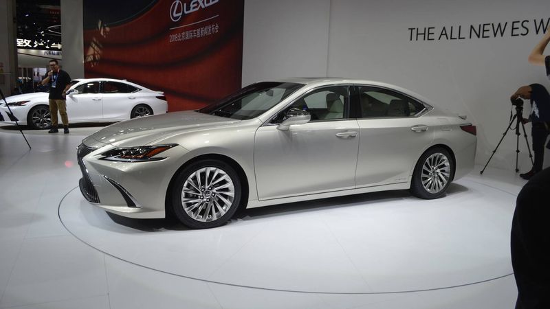 Những mẫu xe của Lexus khi ra mắt đều được đón nhận