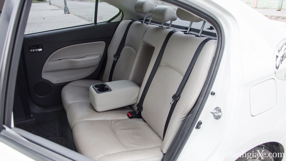 Hàng ghế thứ 2 rộng rãi trên Mitsubishi Attrage 2019