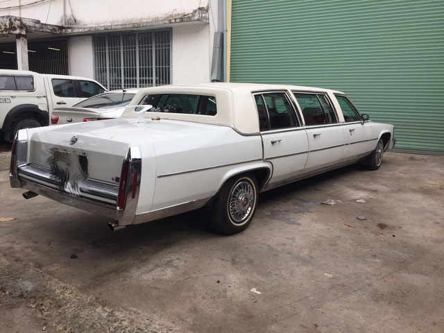 Cadillac Fleetwood Brougham Limousine 30 năm tuổi xuất hiện tại Sài Gòn 2a