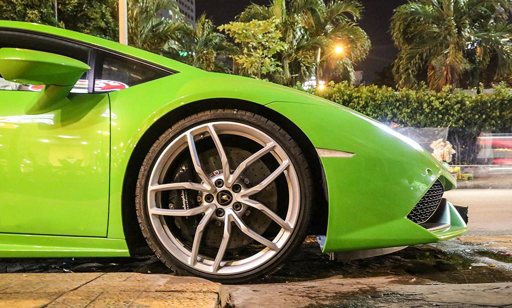 Lamborghini Huracan của đại gia Phan Thành xuất hiện trên phố Sài Gòn 5a