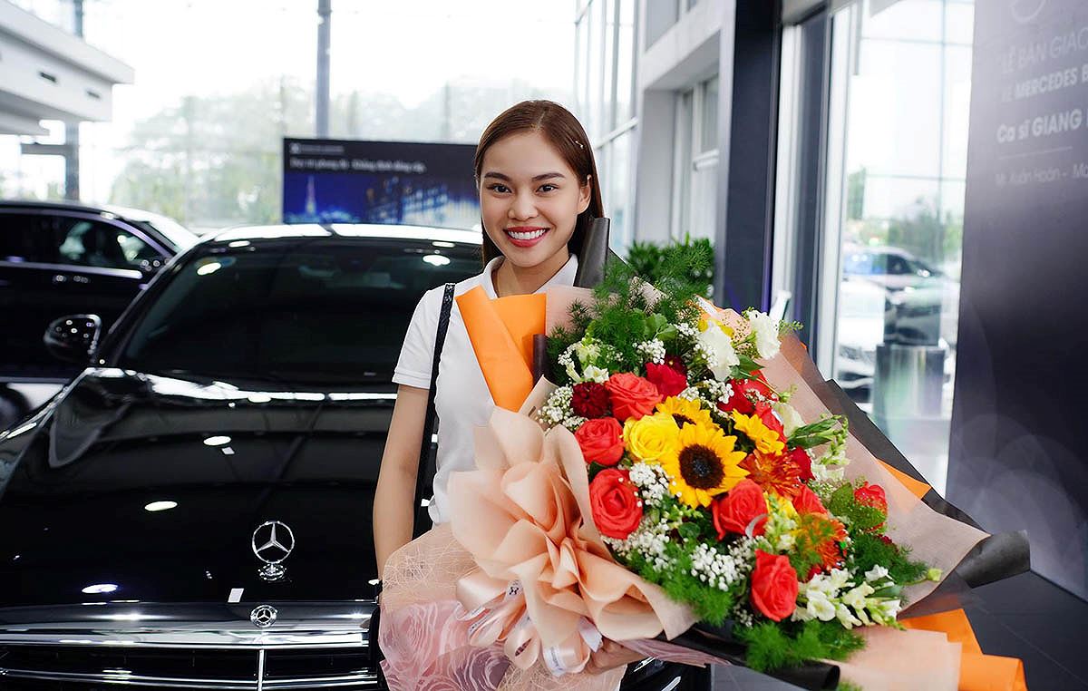 Mercedes E 200 facelift trị giá hơn 2 tỷ “về nhà” ca sĩ Giang Hồng Ngọc 3a