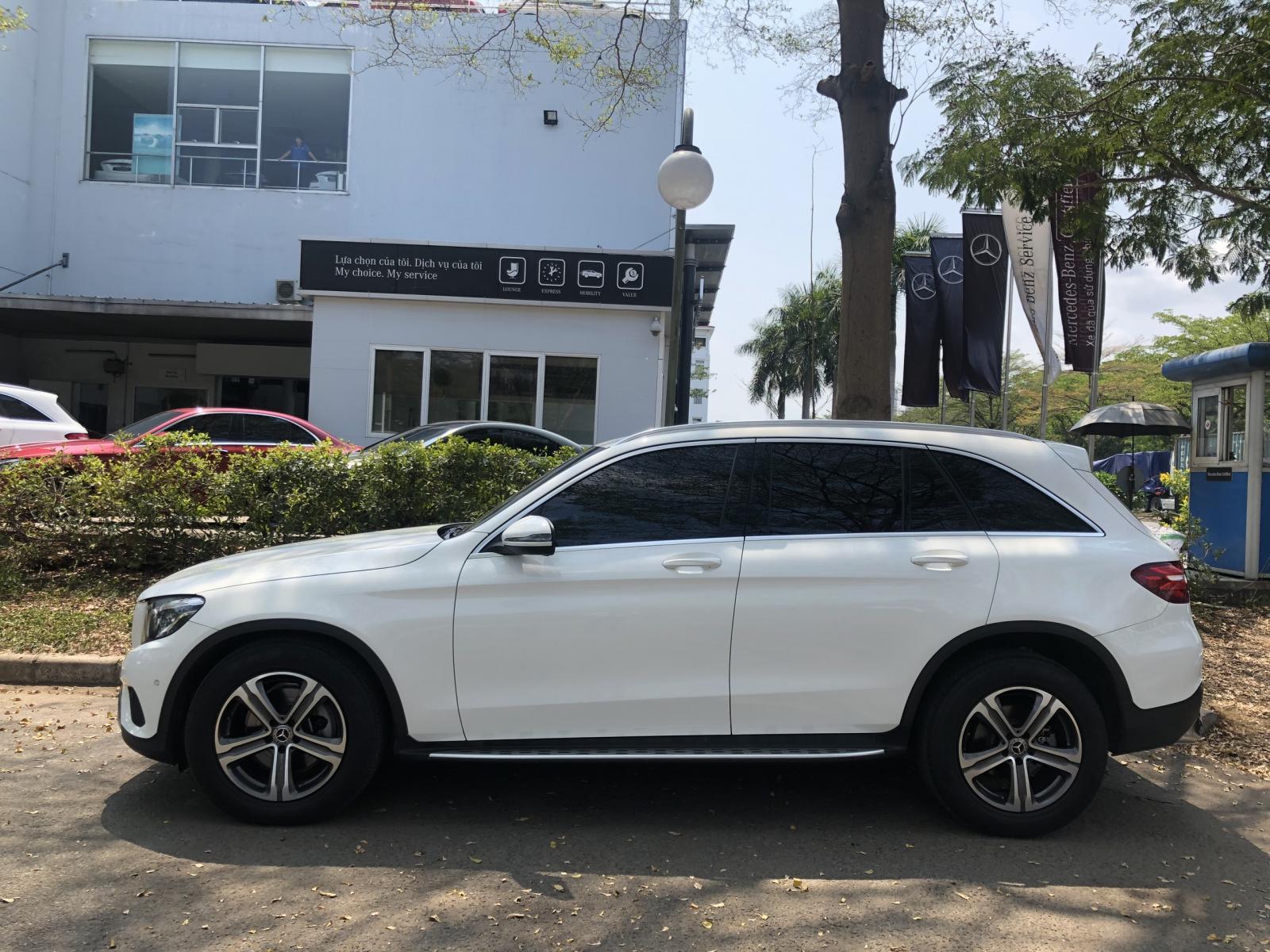 Mercedes Phú Mỹ Hưng cần bán GLC200 2019 lướt chính hãng, odo 6.500 km ...