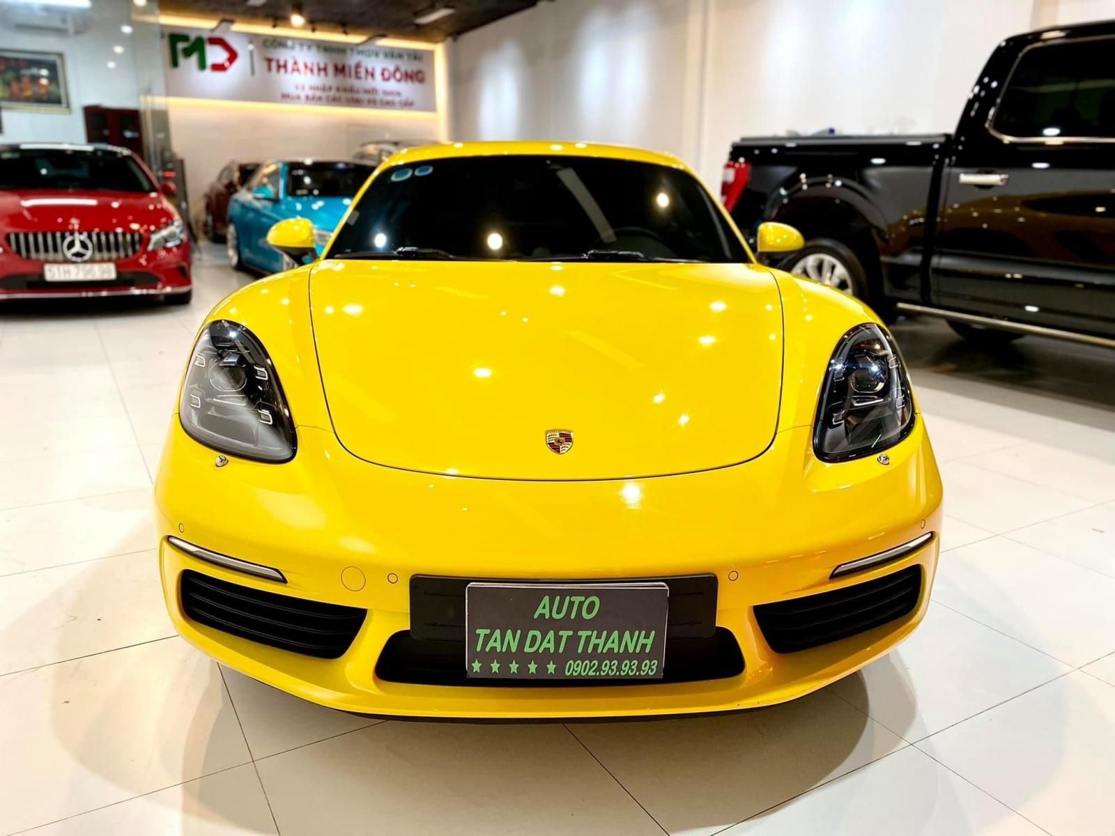 Porsche Cayman 2018 - Bán Porscher Cayman 718 2018 xe đẹp đi 15.000k, màu chuối hót bao check hãng