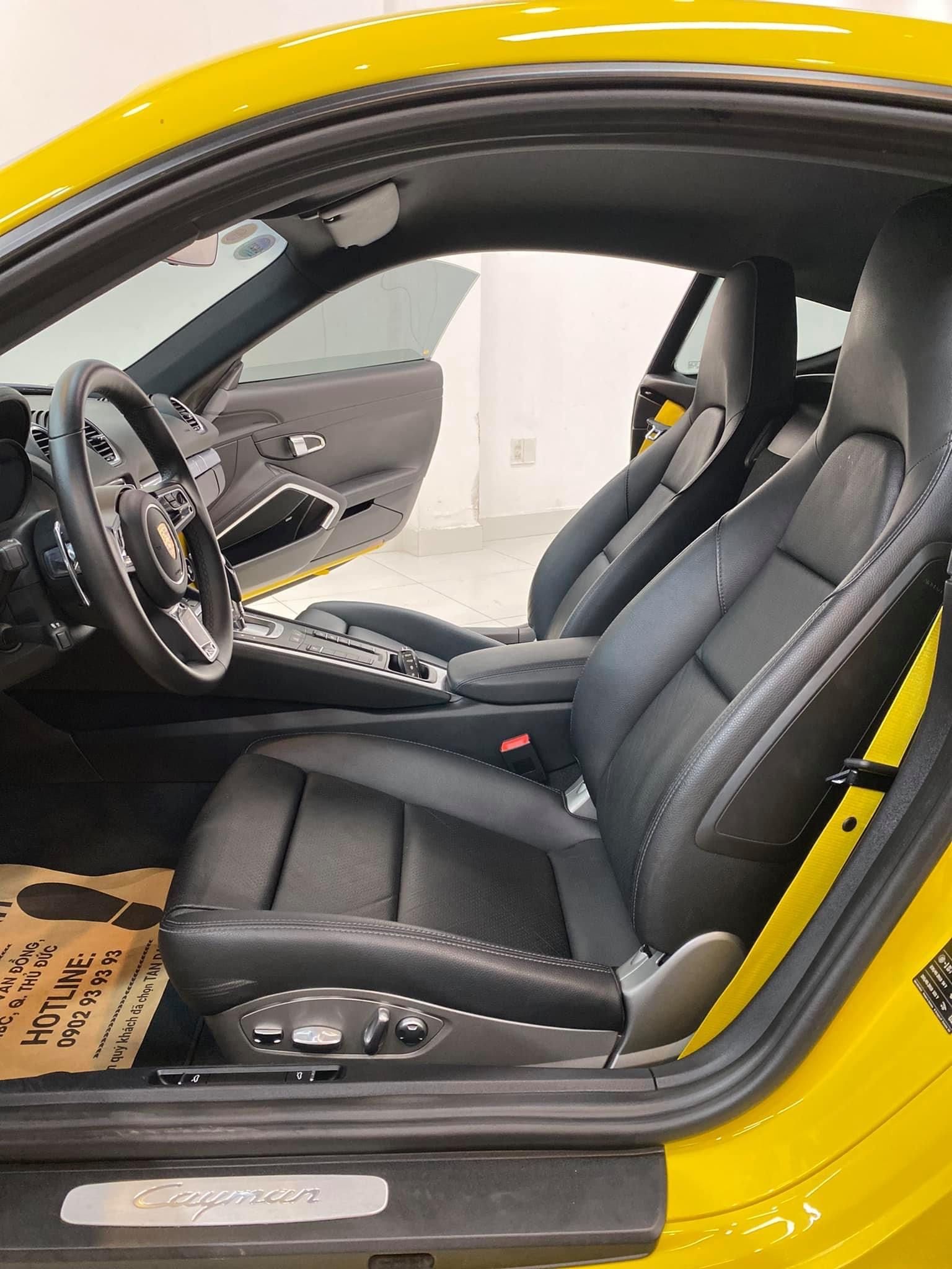 Porsche Cayman 2018 - Bán Porscher Cayman 718 2018 xe đẹp đi 15.000k, màu chuối hót bao check hãng