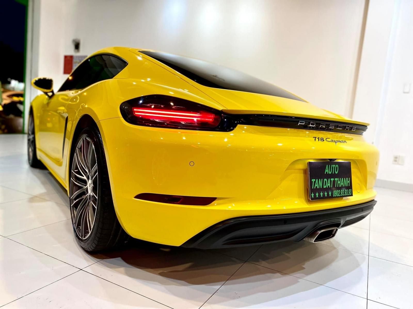 Porsche Cayman 2018 - Bán Porscher Cayman 718 2018 xe đẹp đi 15.000k, màu chuối hót bao check hãng