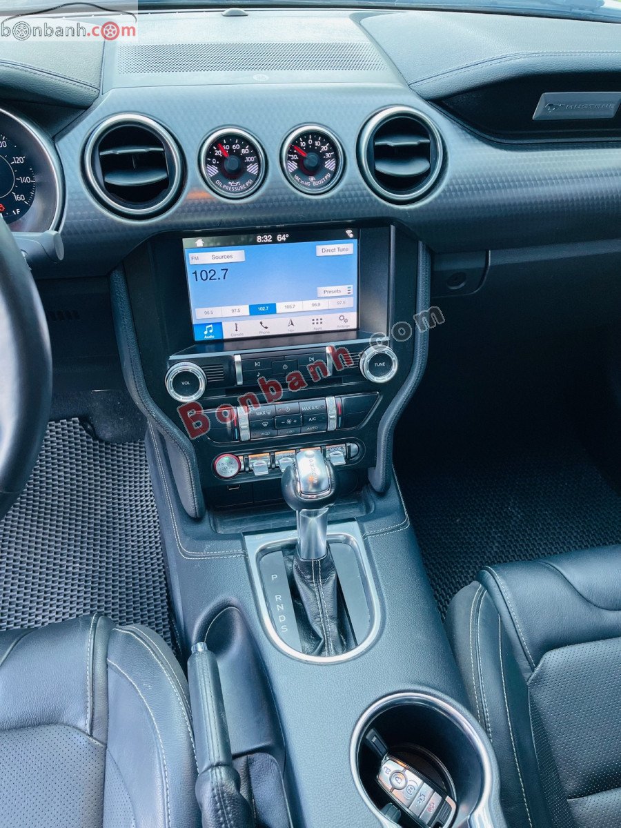 Cần bán Ford Mustang Premium Fastback đời 2019, màu trắng, nhập khẩu
