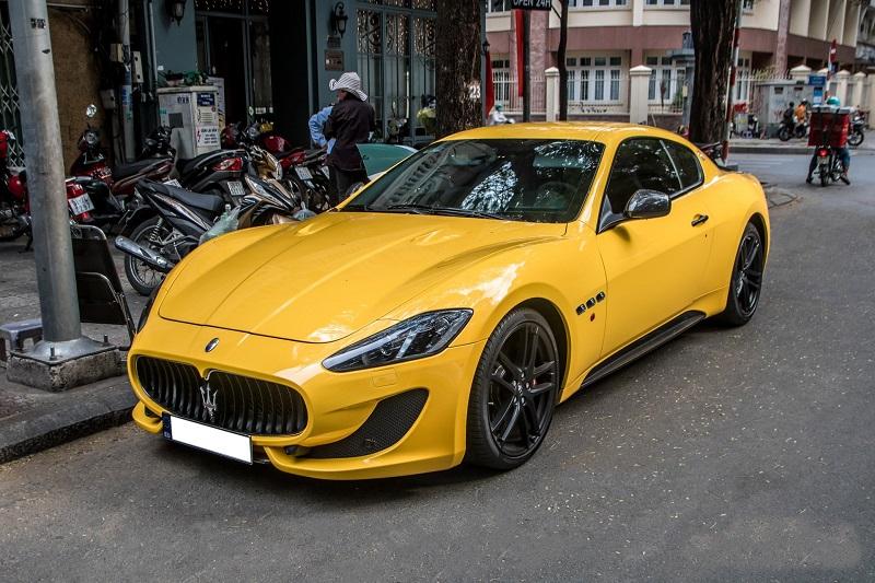 Maserati GranTurismo Sport màu vàng cho người mệnh thổ mua xe màu gì