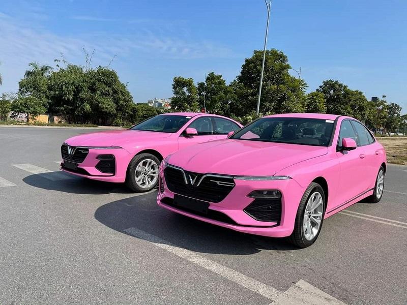 Mệnh hoả mua xe Vinfast Lux A2.0 màu hồng
