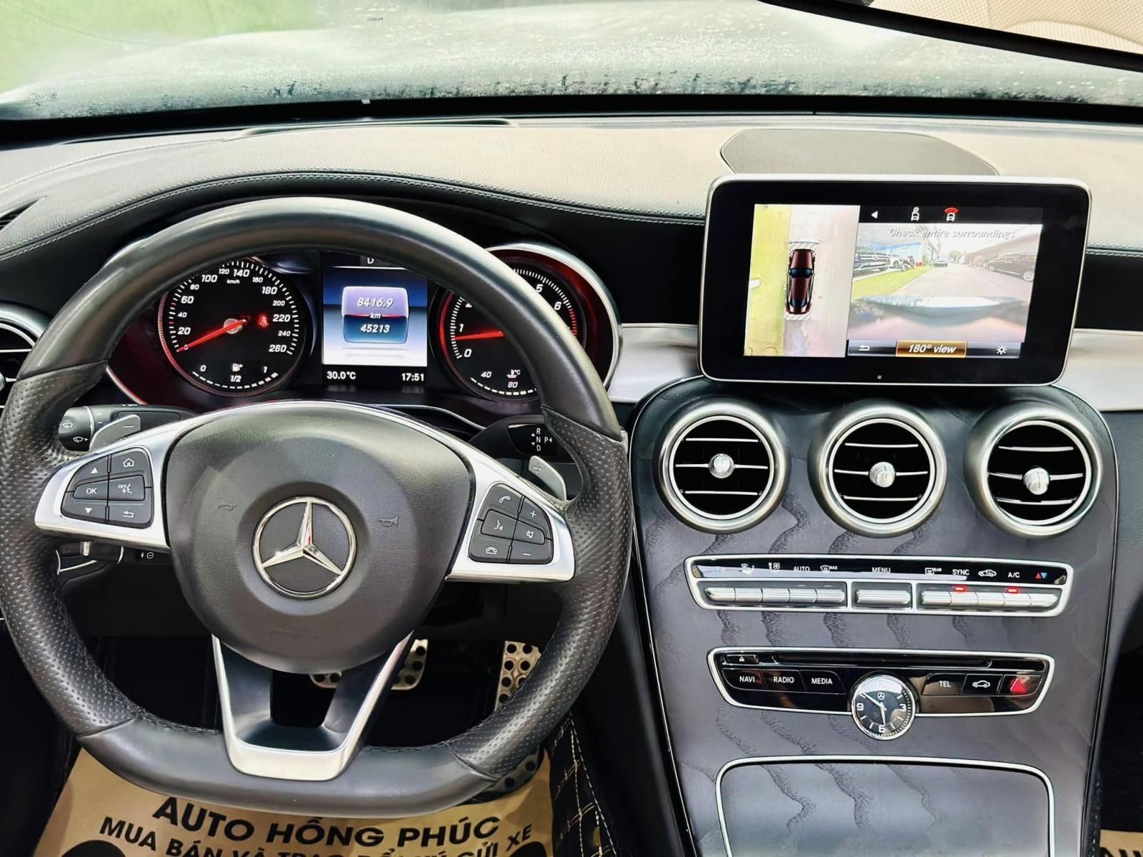Mercedes-Benz C300 2017 - Xe màu trắng
