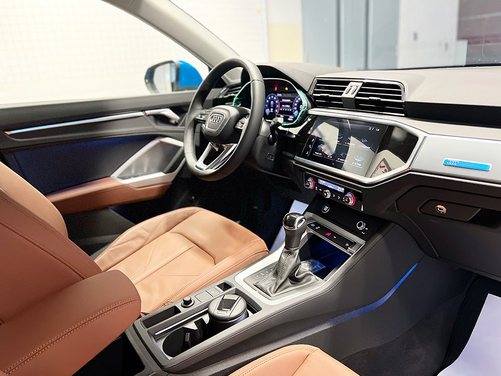 Audi Q3 Q3 S-line 2023 - Bán Audi Q3 2023 bản S-line mới 100% màu Xanh Turbo đậm chất thể thao và nổi bật