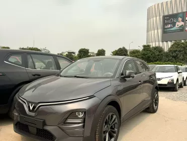 VinFast VF6 PLUS 2026 - Cần bán xe VinFast VF6 PLUS đời 2026, màu xám, giá 700tr